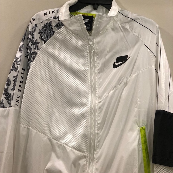 Nike Windbreaker - Picture 2 of 8